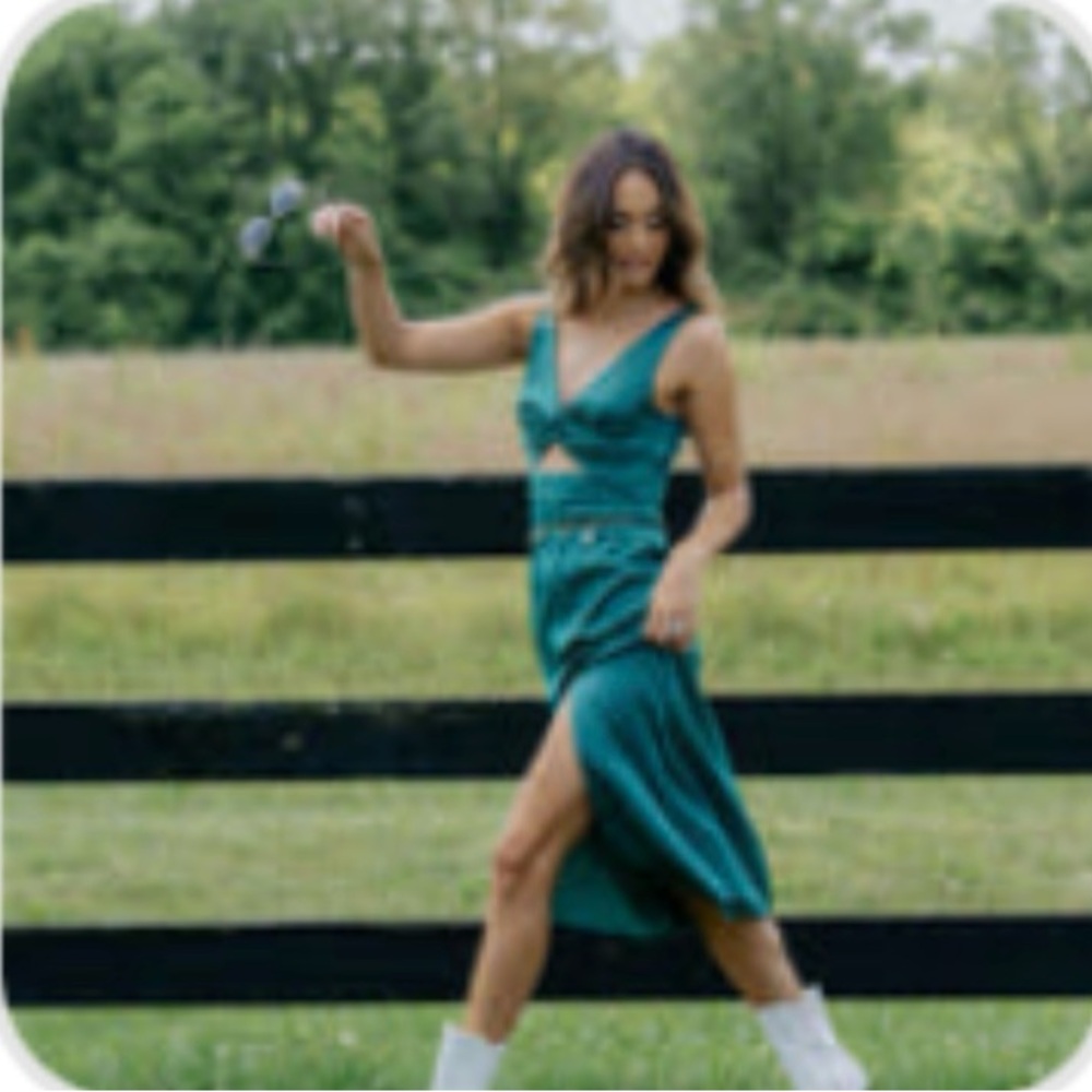 Kittenish dress with slit! Size large. Worn once!